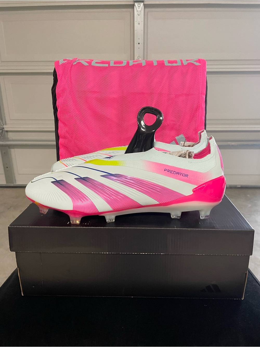 MENS Adidas Predator Elite Laceless FG Cleats - White & Pink